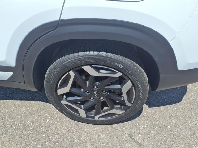Vehicle image 12 of 31