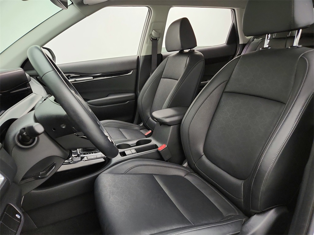 Vehicle image 10 of 29
