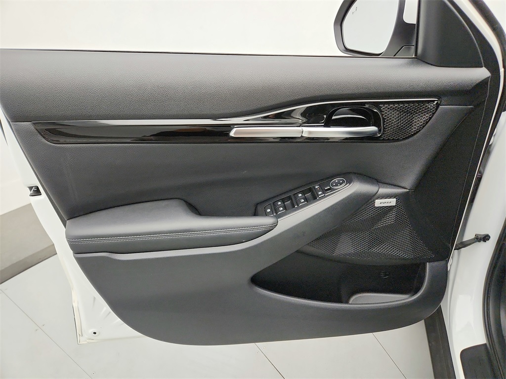 Vehicle image 21 of 29