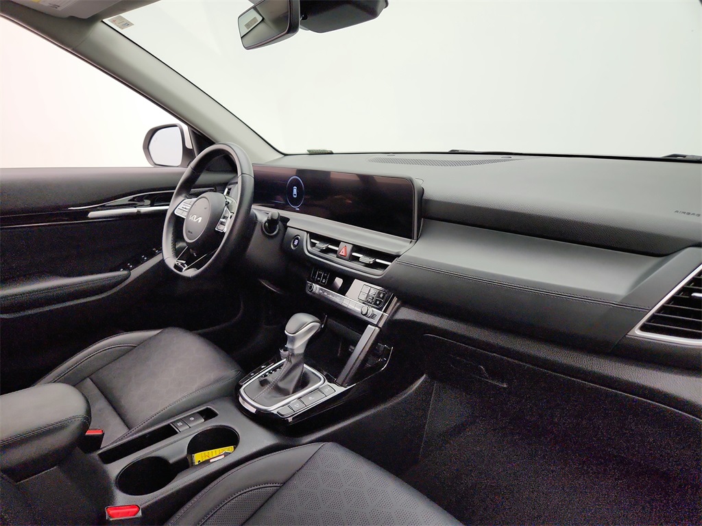Vehicle image 23 of 29