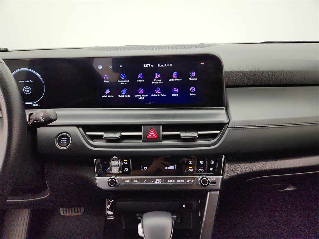 Vehicle image 17 of 29