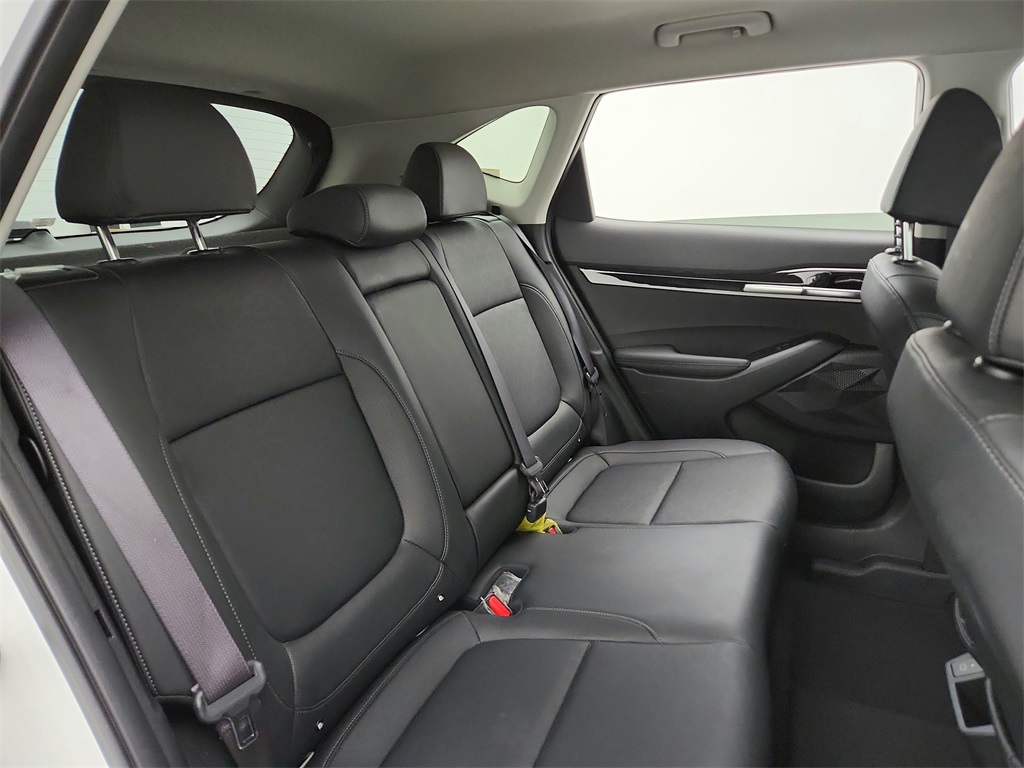 Vehicle image 26 of 29