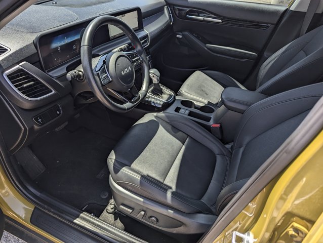 Vehicle image 11 of 12