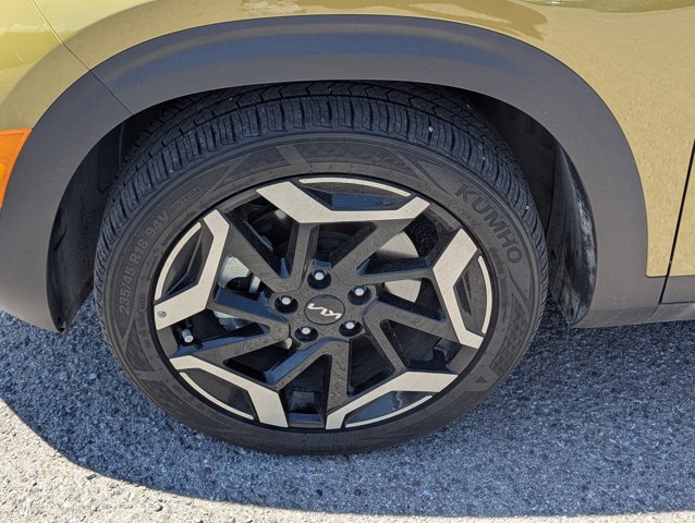 Vehicle image 7 of 12