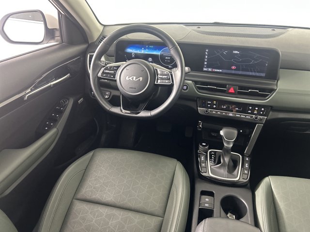 Vehicle image 37 of 47