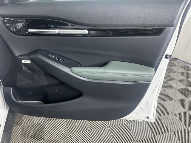 Vehicle image 44 of 47