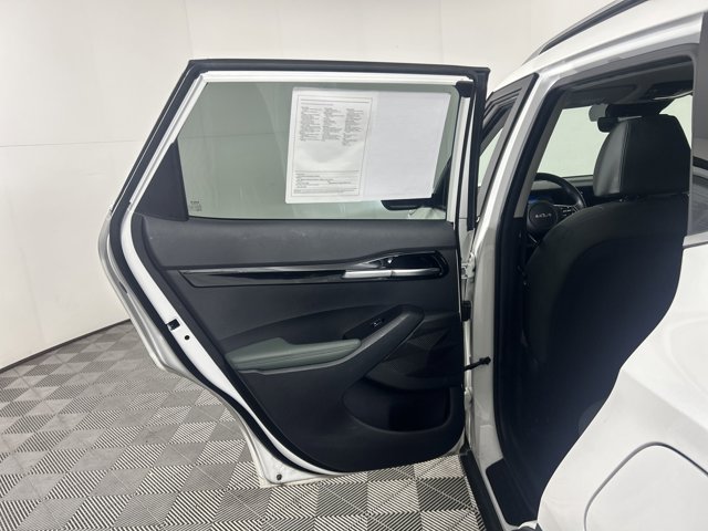 Vehicle image 34 of 47
