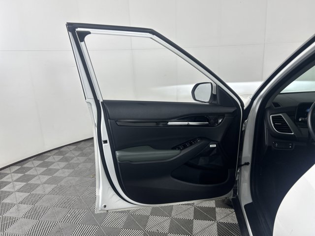 Vehicle image 18 of 47