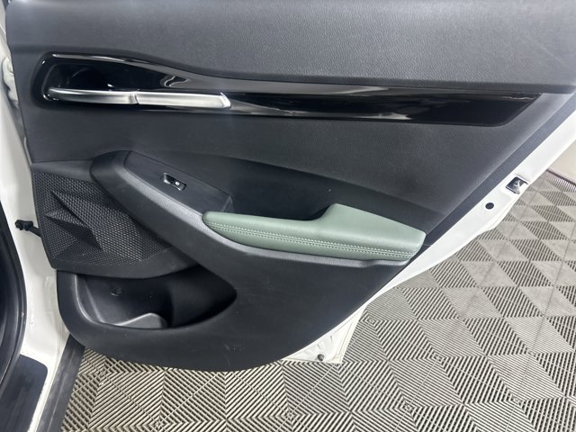 Vehicle image 41 of 47