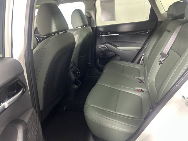 Vehicle image 17 of 47