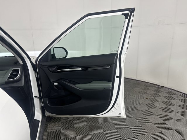 Vehicle image 43 of 47
