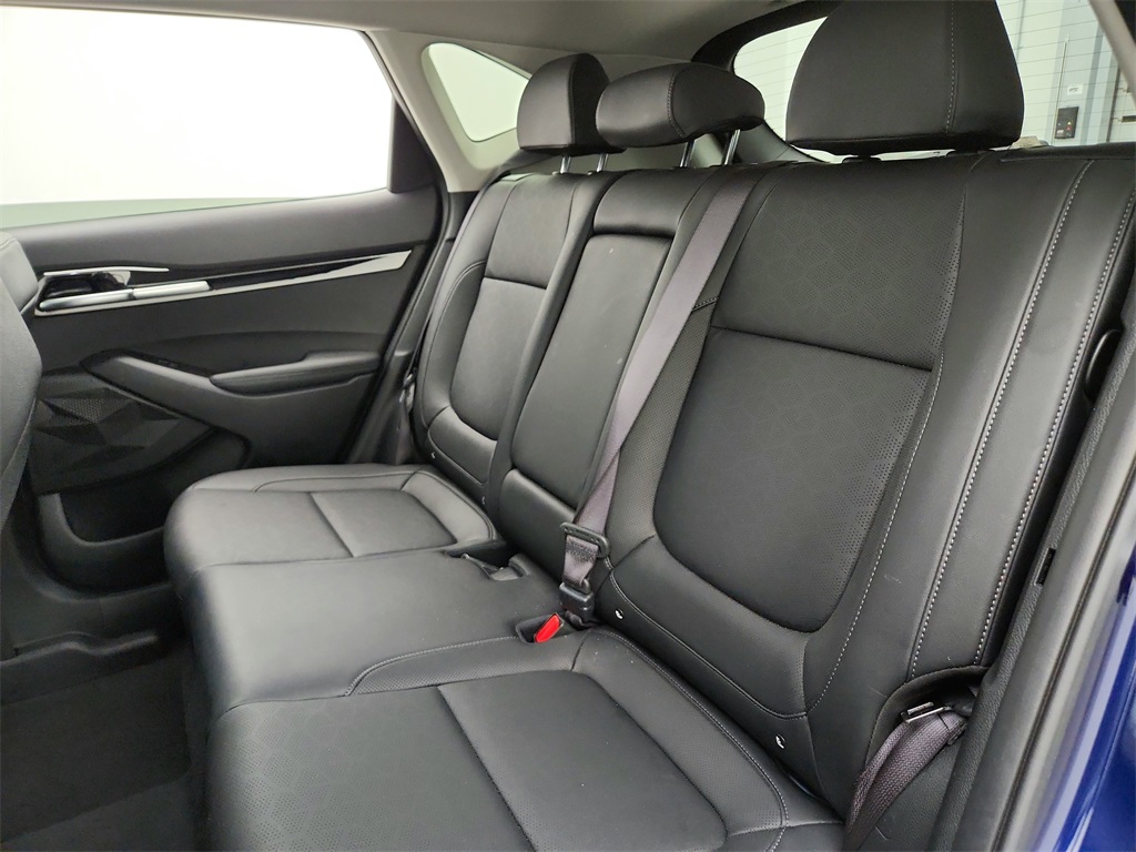 Vehicle image 23 of 38