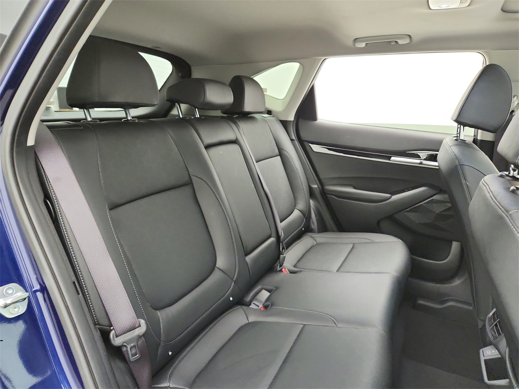 Vehicle image 27 of 38