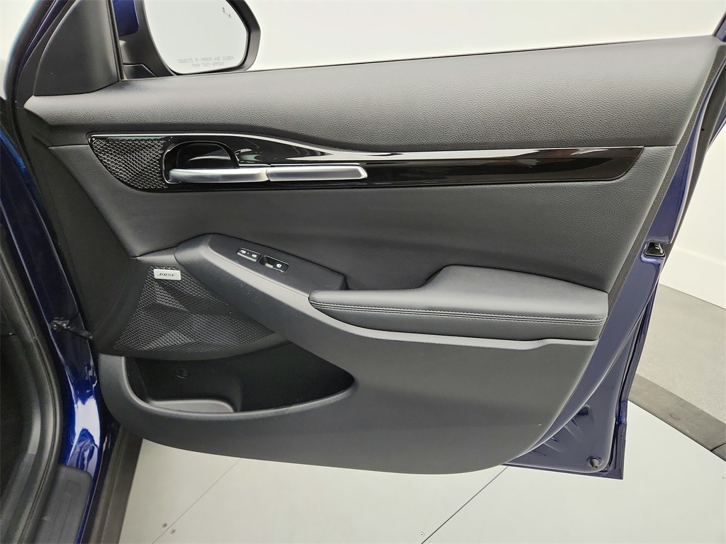 Vehicle image 26 of 38