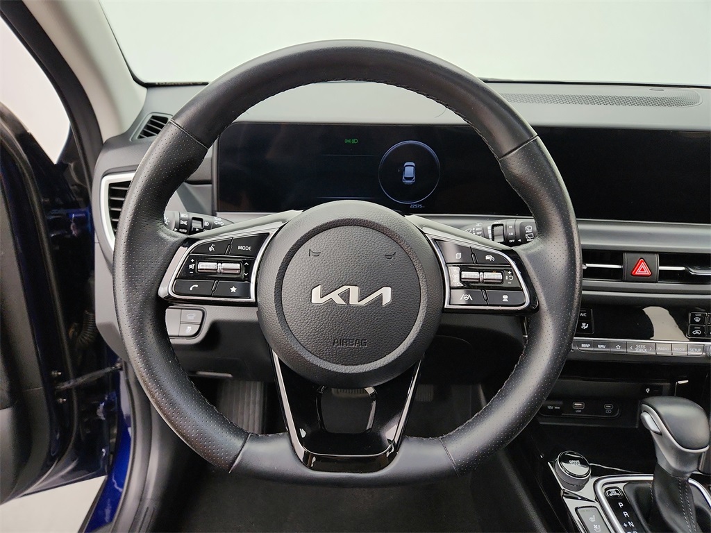 Vehicle image 14 of 38
