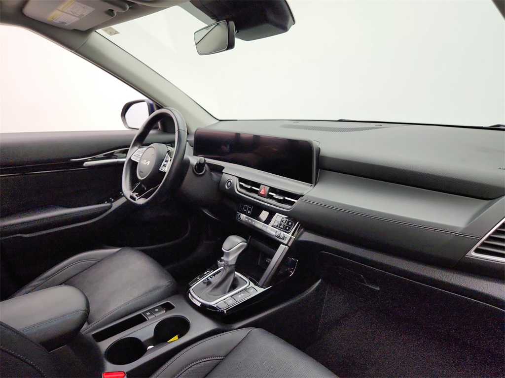 Vehicle image 24 of 38