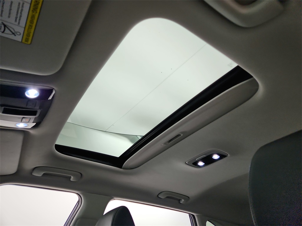 Vehicle image 11 of 38