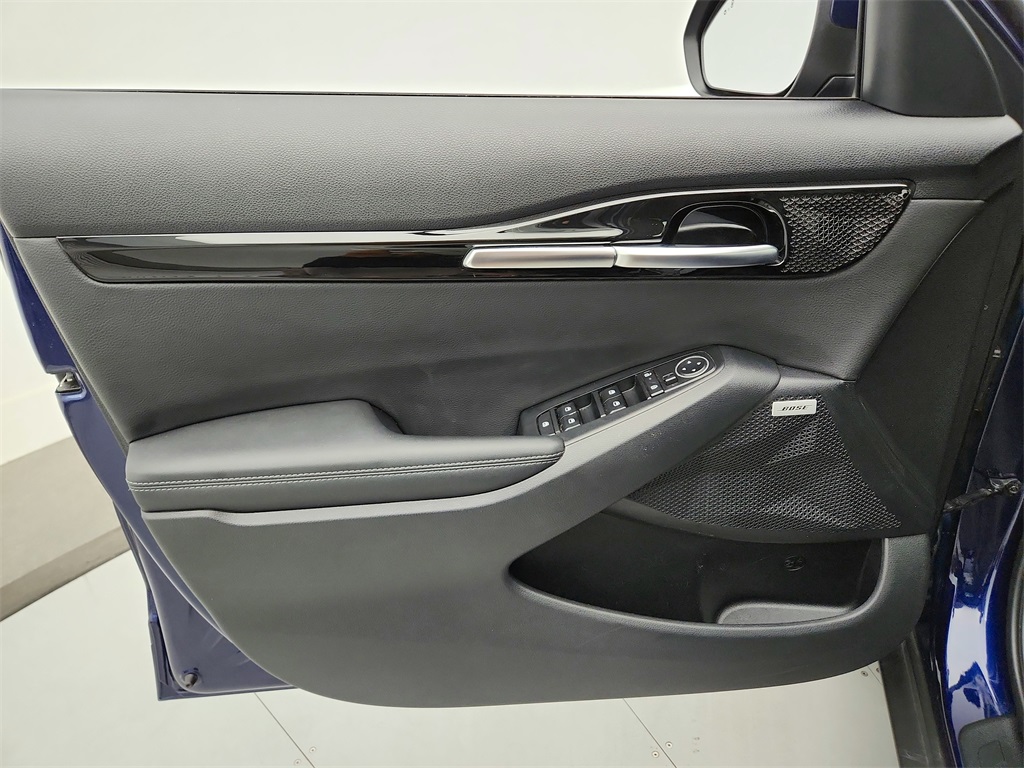 Vehicle image 22 of 38