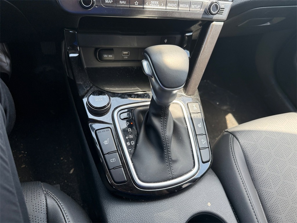 Vehicle image 22 of 32