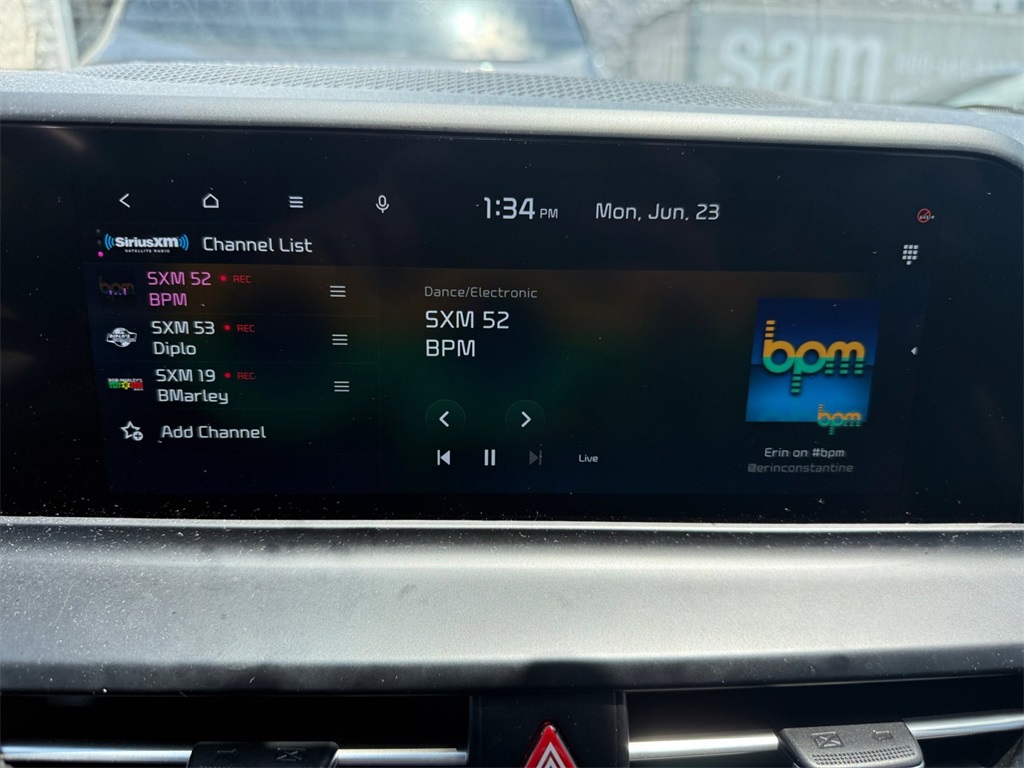 Vehicle image 21 of 32