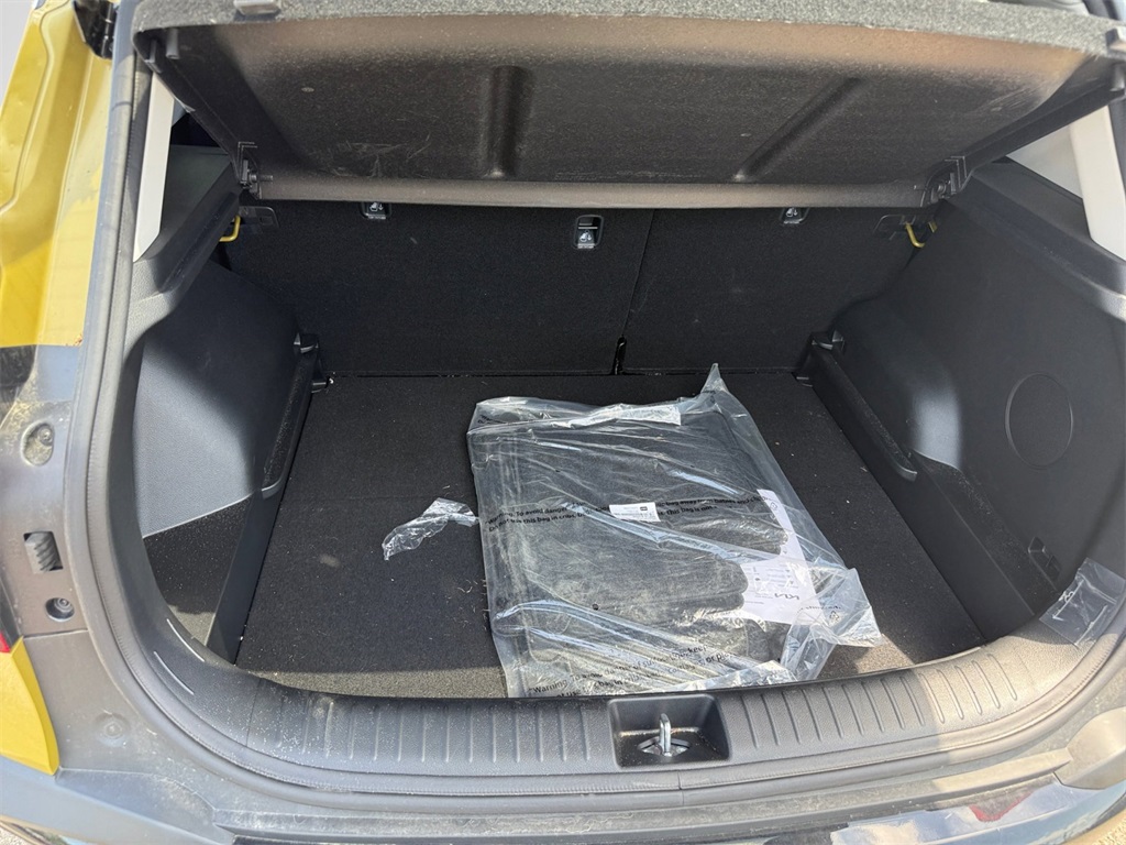 Vehicle image 11 of 32