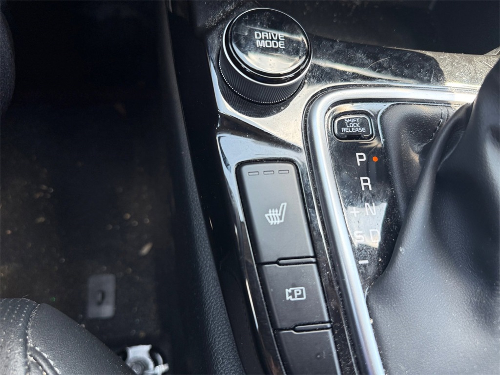 Vehicle image 23 of 32