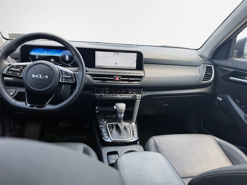 Vehicle image 15 of 32