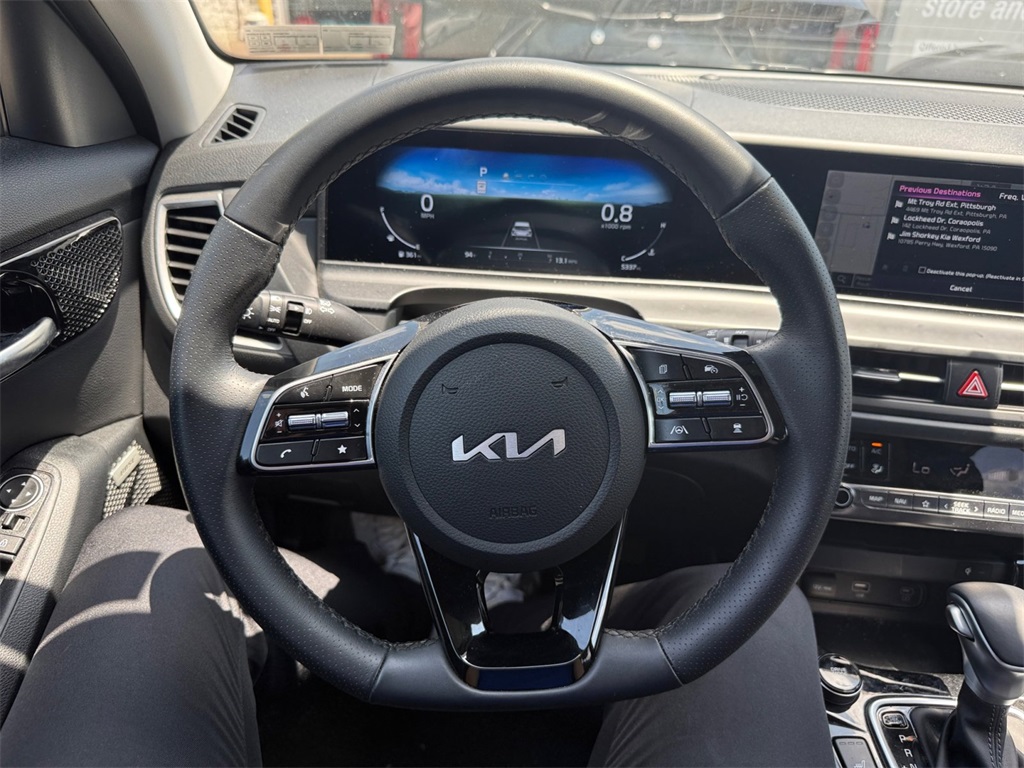 Vehicle image 17 of 32