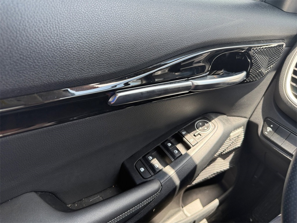 Vehicle image 24 of 32
