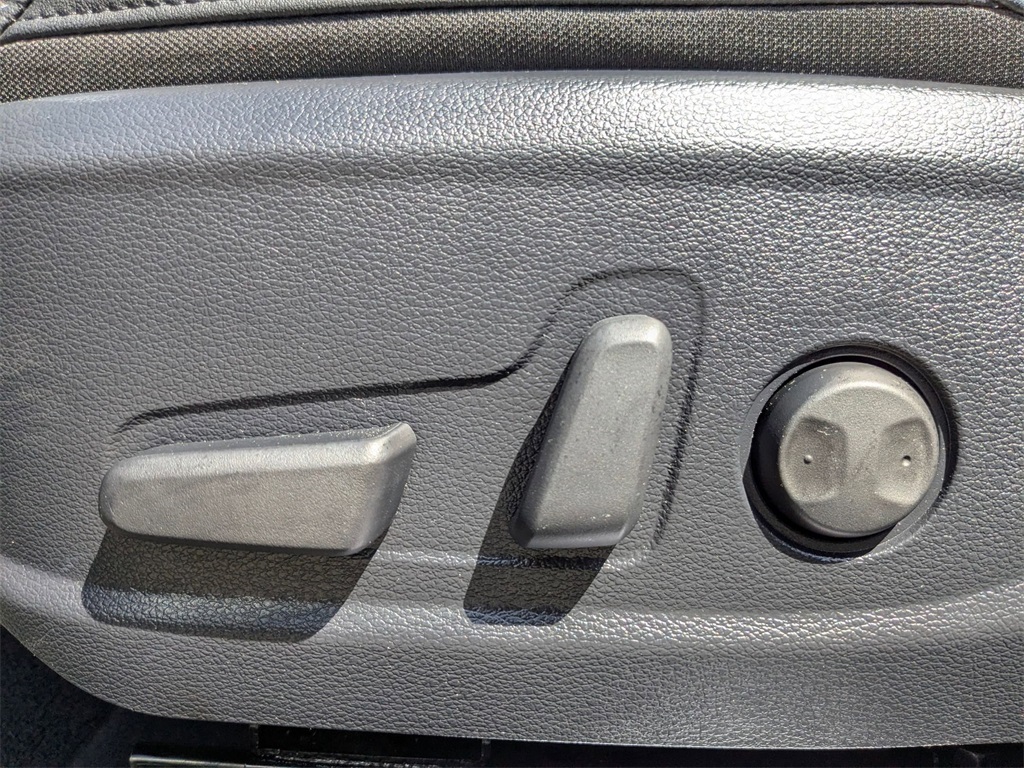Vehicle image 37 of 38