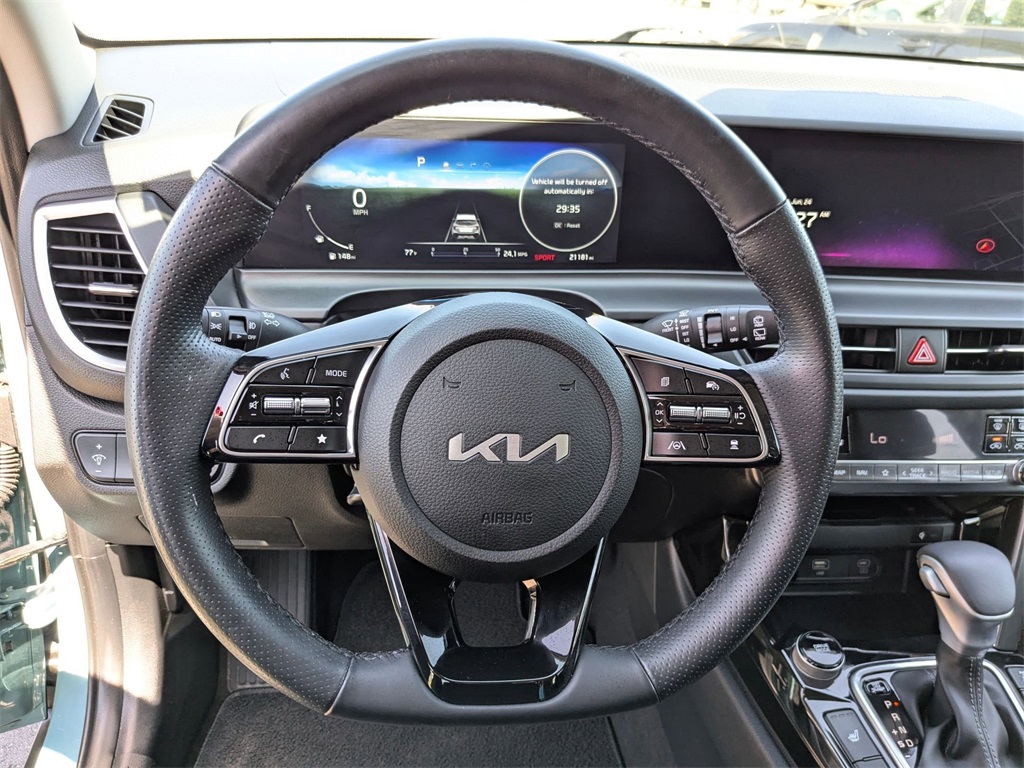 Vehicle image 32 of 38