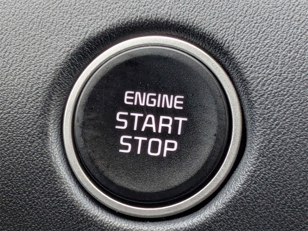 Vehicle image 33 of 38