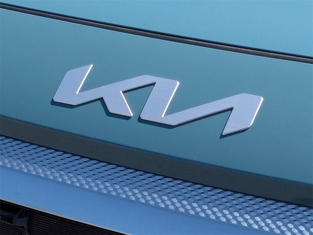 Vehicle image 27 of 38