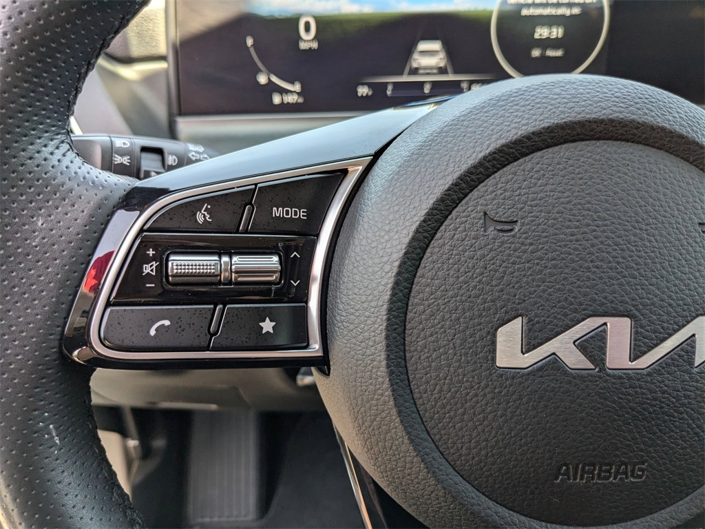 Vehicle image 22 of 38