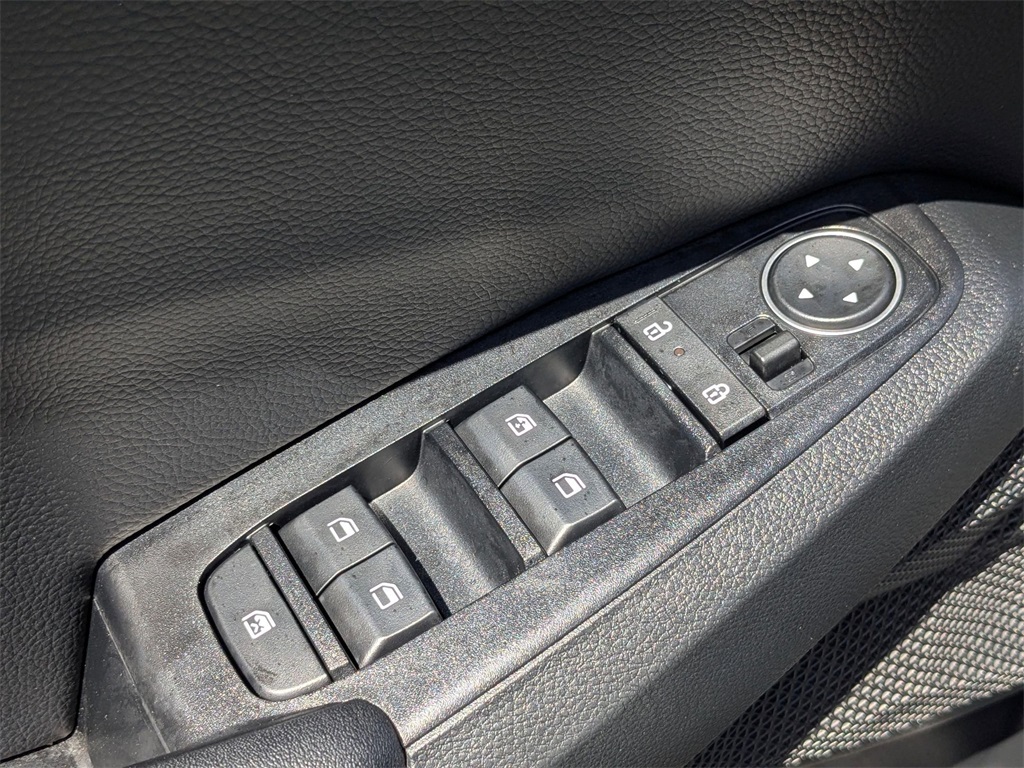 Vehicle image 26 of 38