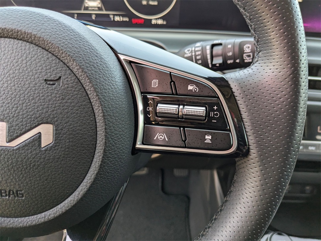 Vehicle image 21 of 38