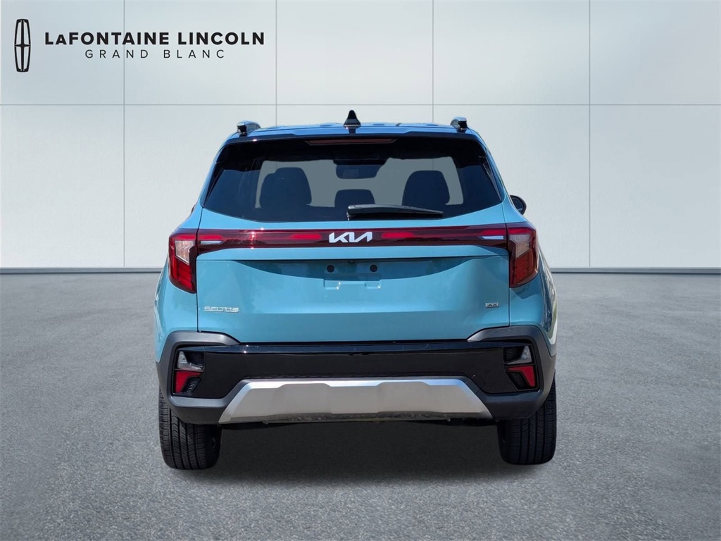 Vehicle image 6 of 38