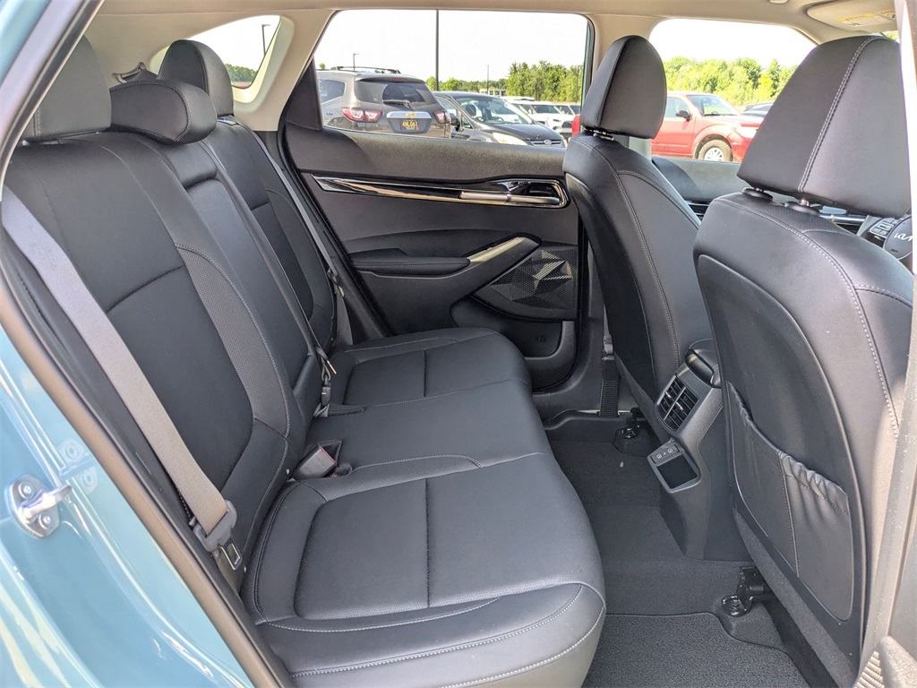 Vehicle image 13 of 38