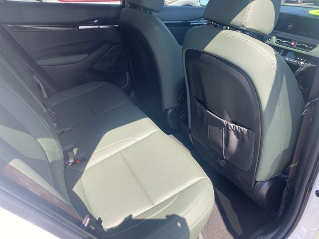 Vehicle image 10 of 18
