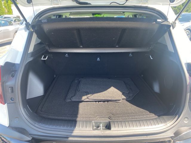 Vehicle image 9 of 18