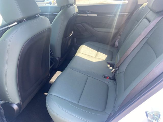 Vehicle image 11 of 18