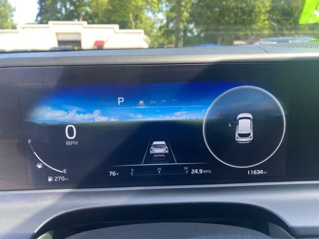 Vehicle image 15 of 18