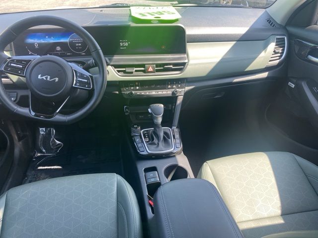 Vehicle image 12 of 18