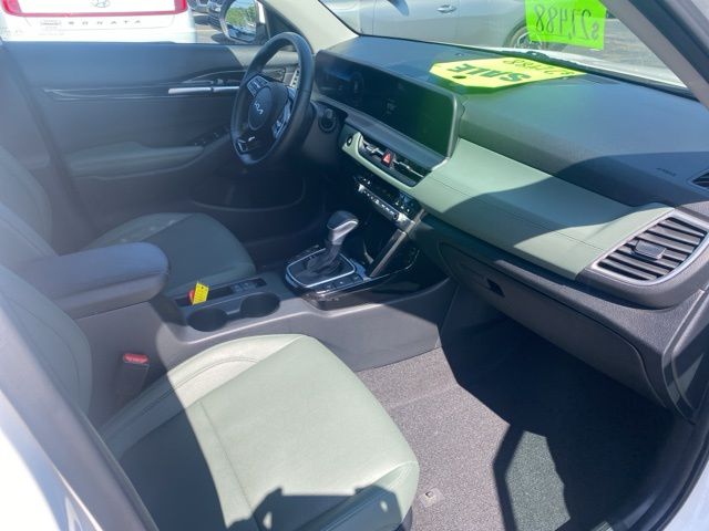 Vehicle image 13 of 18