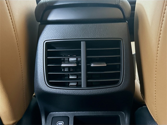 Vehicle image 26 of 33