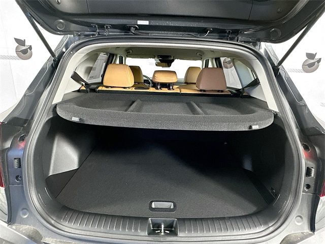 Vehicle image 27 of 33