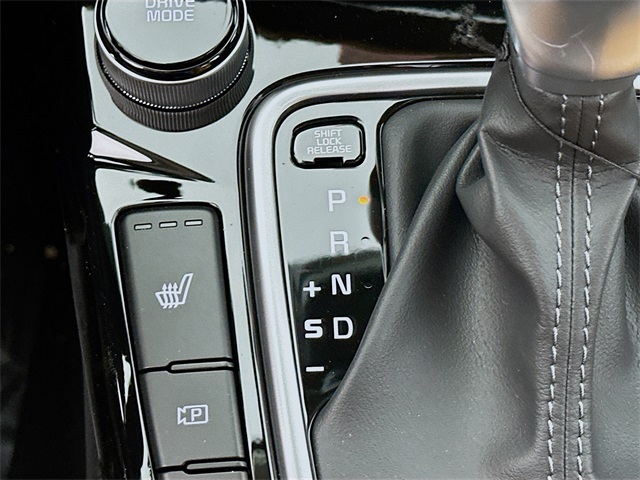 Vehicle image 21 of 33