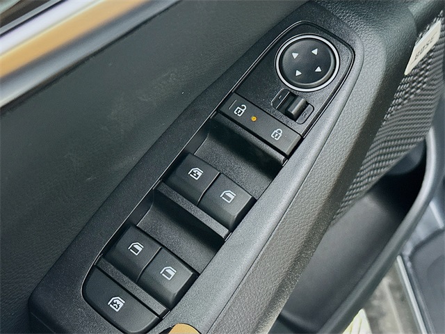 Vehicle image 18 of 33