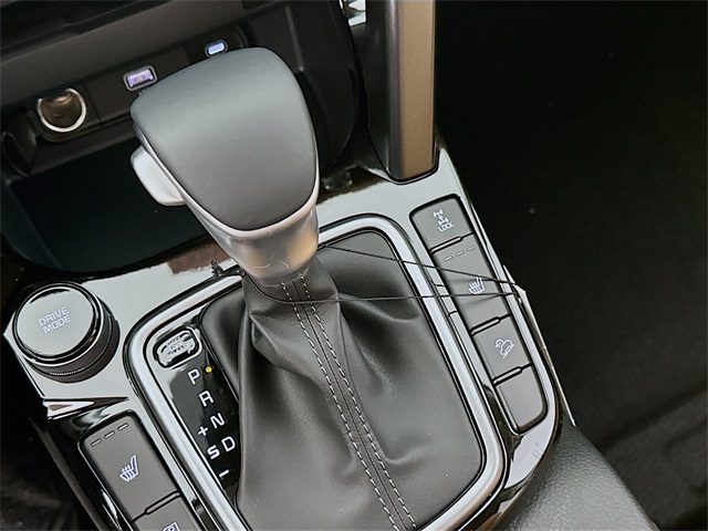 Vehicle image 17 of 33