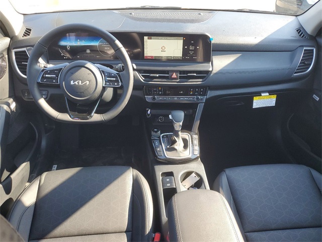 Vehicle image 24 of 32